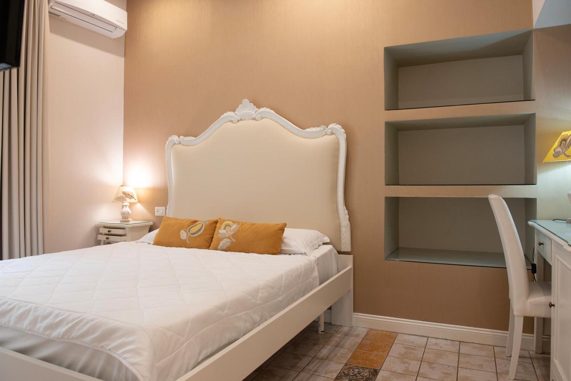 Certosa Suite Νάπολη Εξωτερικό φωτογραφία